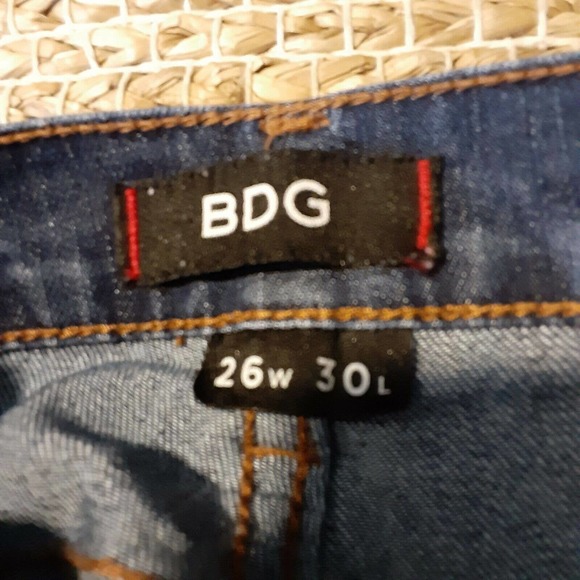 BDG- Urban Outfitters 26/30 High Rise Cigarette Ankle Jeans, Medium Wash - Picture 5 of 7